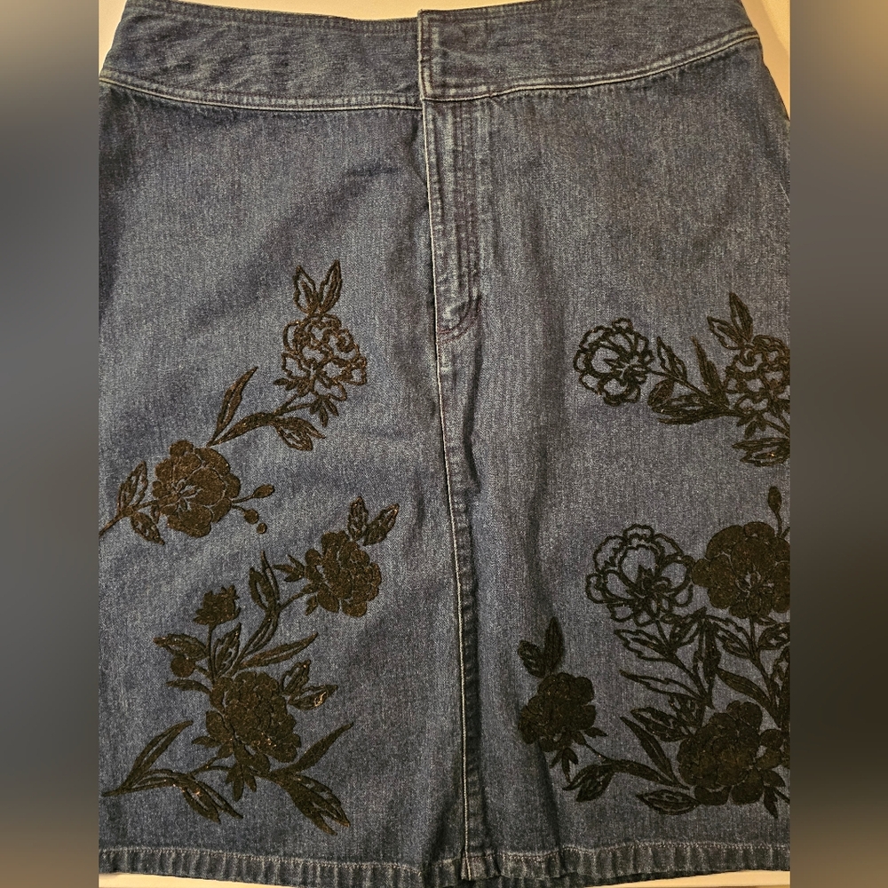 Liz Claiborne Floral Embroidered Denim Skirt Size 12